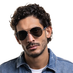 Ray-Ban Unisex Aviator Sunglasses in Silver – Model Photo 8