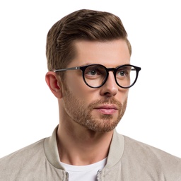 EYE'M Aviator Sunglasses in Black – Model Photo 2