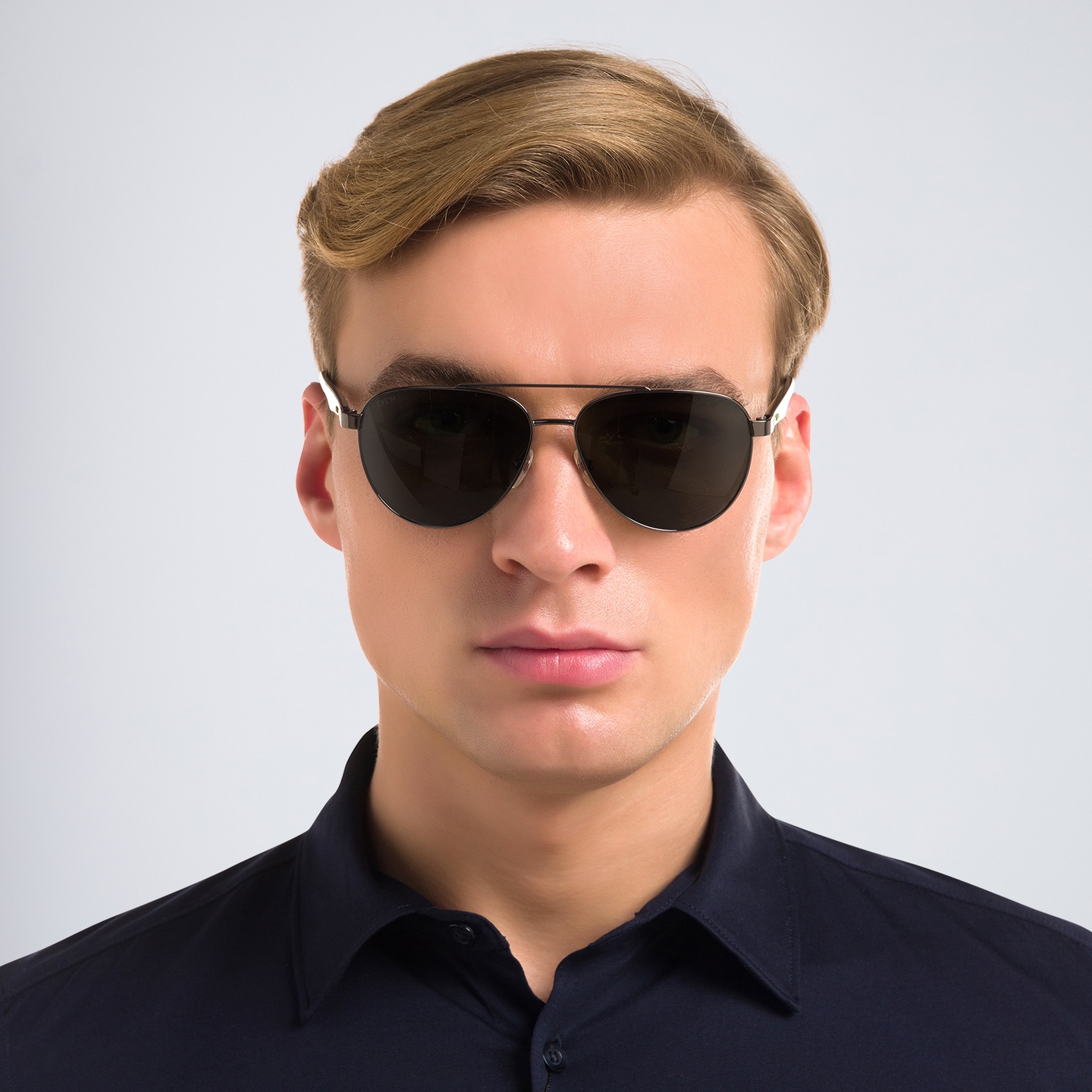 EYE'M Aviator Sunglasses in Grey – Model Photo 1