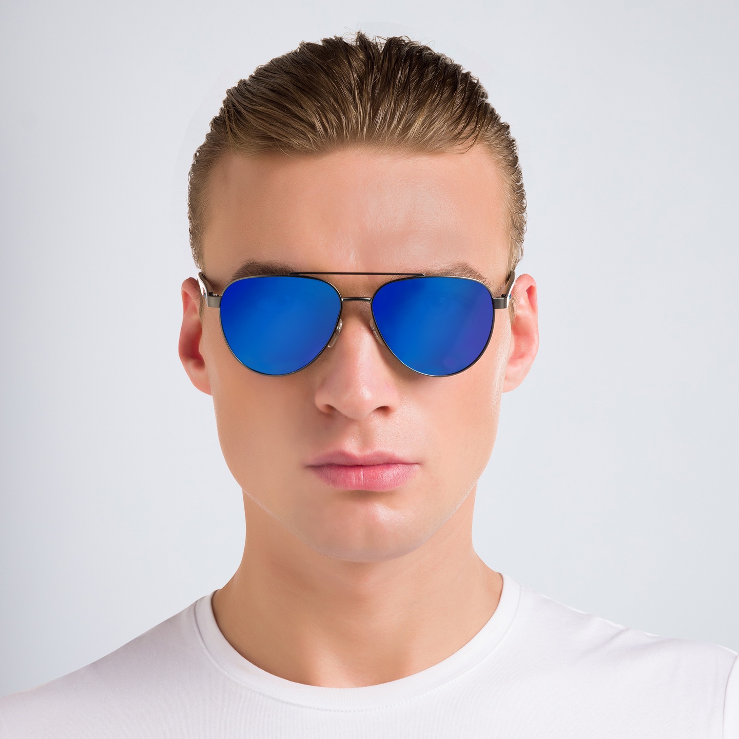 EYE'M Aviator Sunglasses in Grey – Model Photo 1