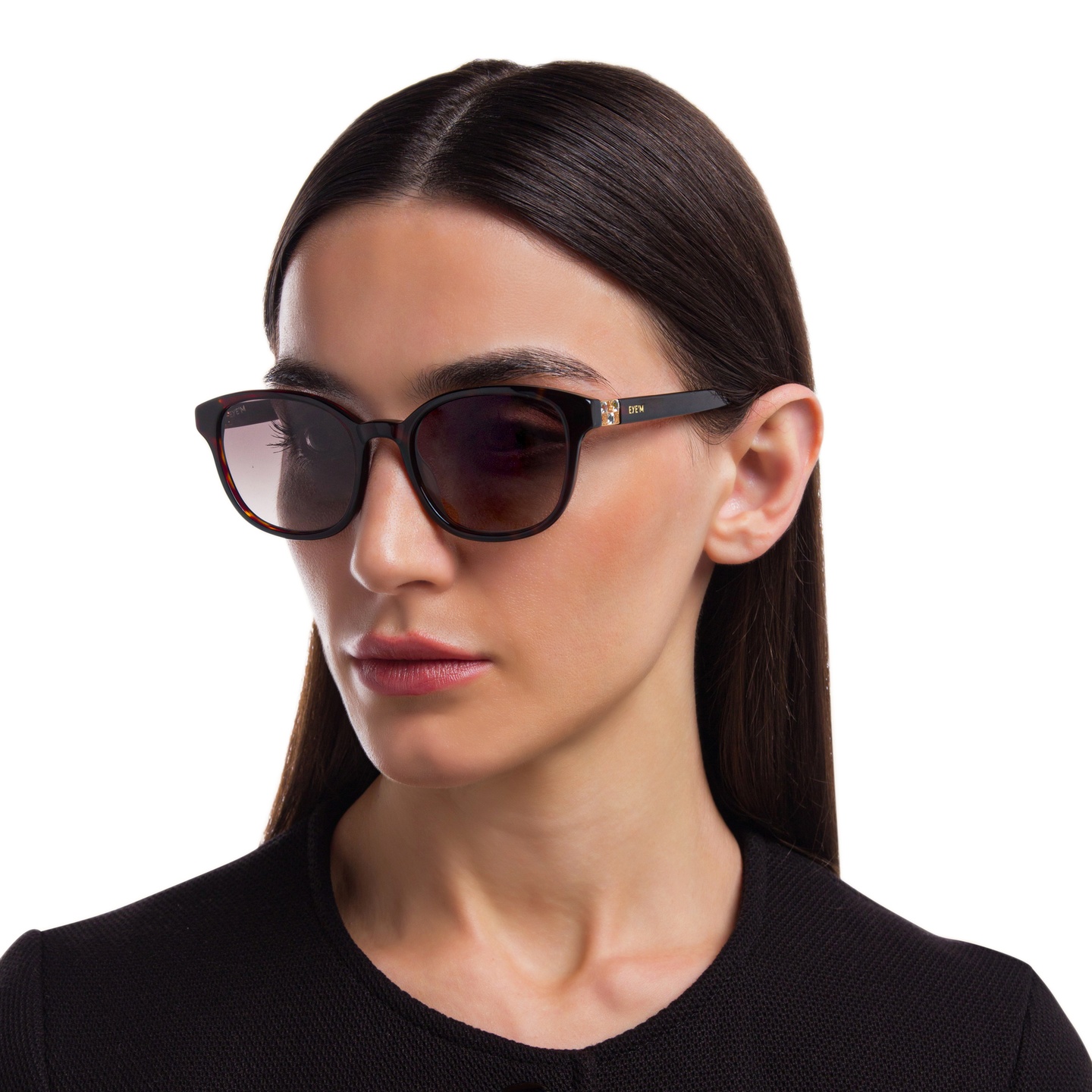 EYE'M Round Sunglasses in Brown – Model Photo 5