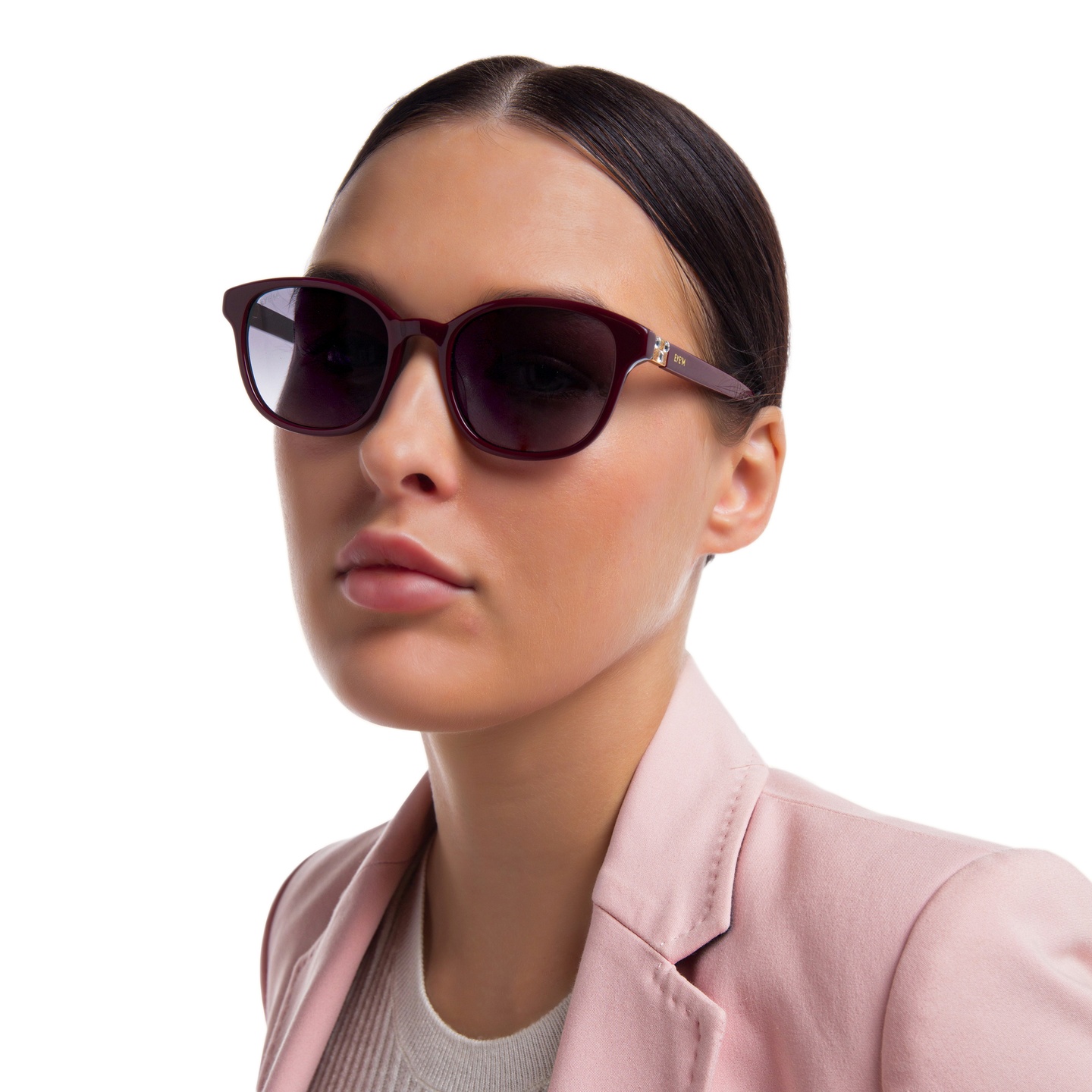 EYE'M Round Sunglasses in Red – Model Photo 5