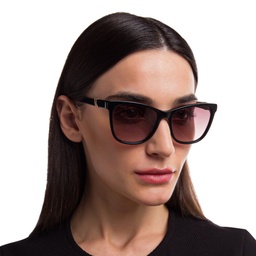 Shop EYE'M Square Sunglasses in Black online.