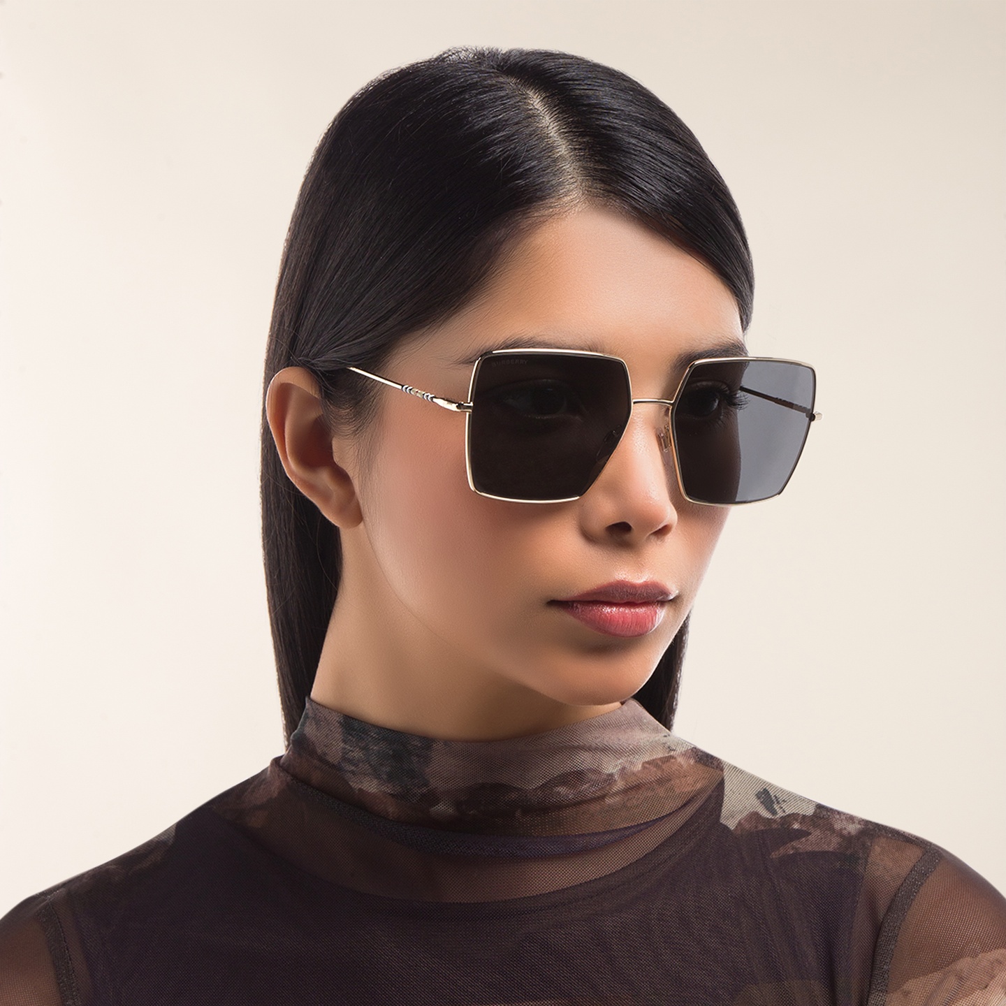 BURBERRY Oversized Square Sunglasses in Light Gold – Model Photo 4