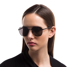Ray-Ban Unisex Square Sunglasses in Black – Model Photo 6