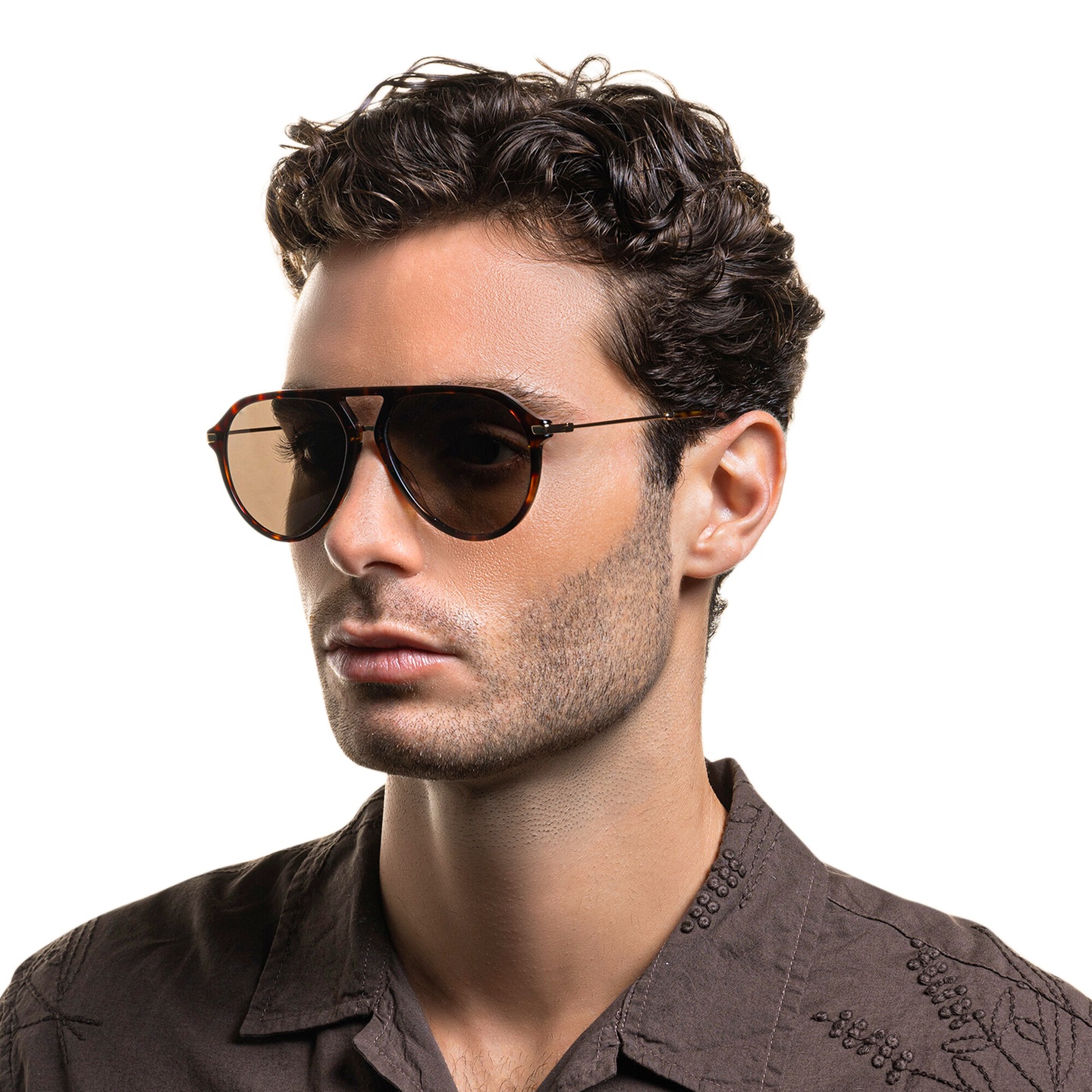 EYE'M Aviator Sunglasses in Havana – Model Photo 5