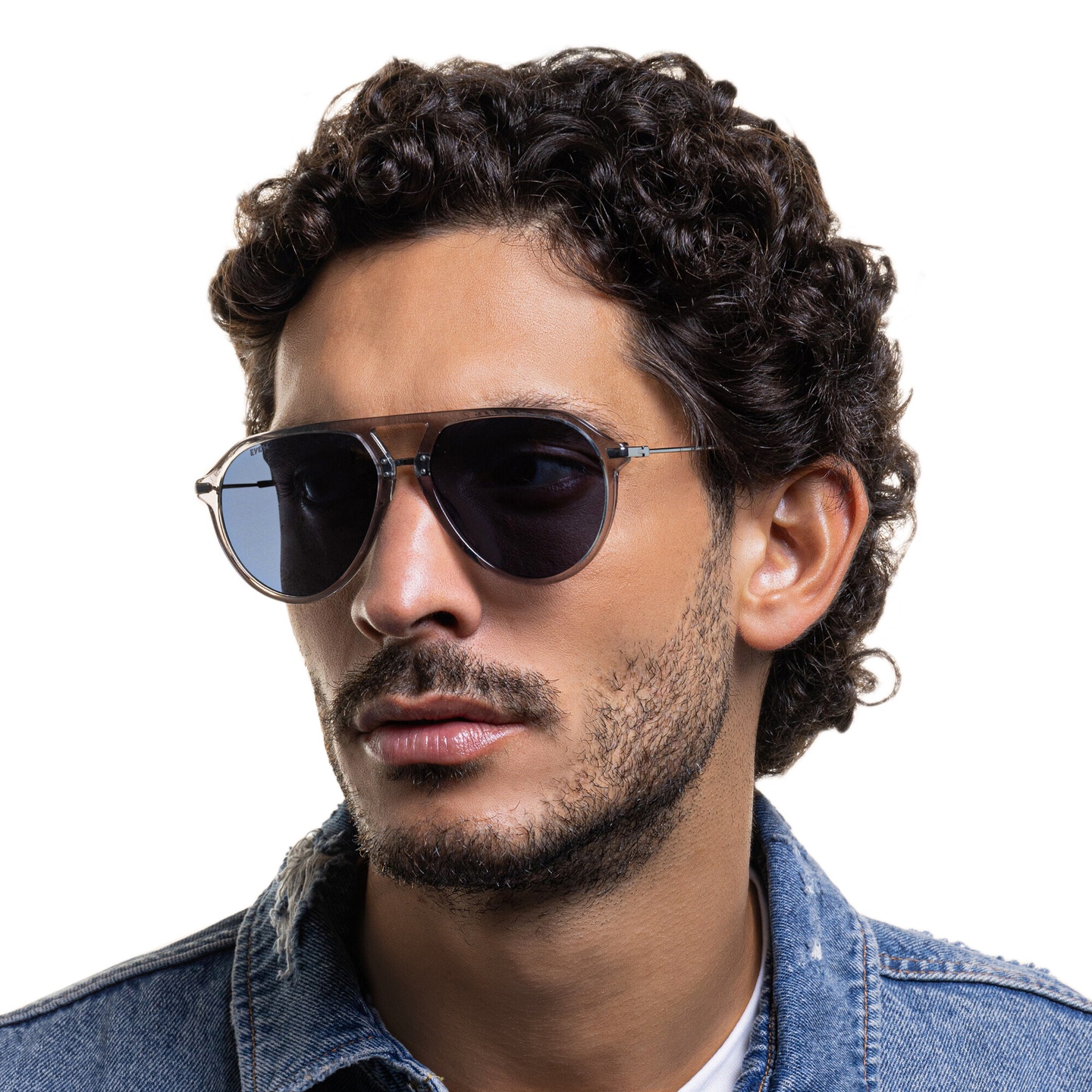 EYE'M Aviator Sunglasses in Grey – Model Photo 1