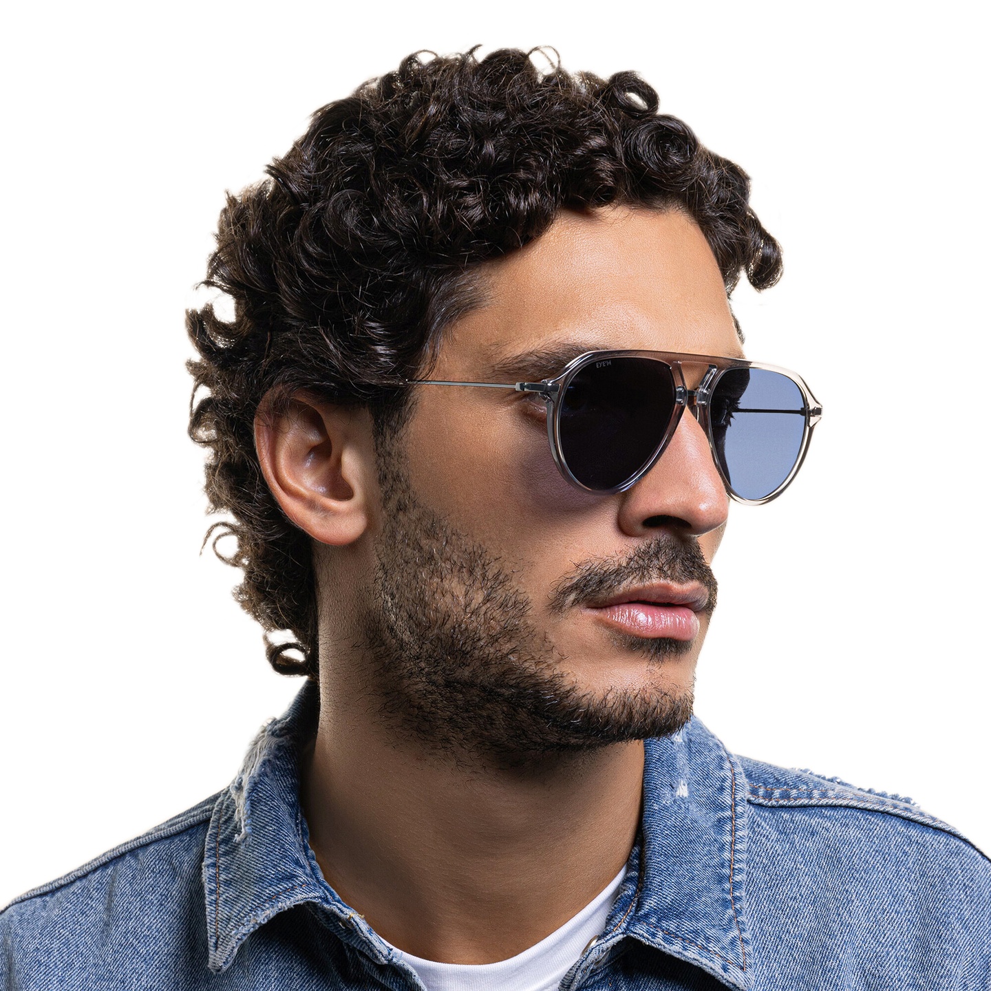 EYE'M Aviator Sunglasses in Grey – Model Photo 5