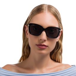 EYE'M Square Sunglasses in Black – Model Photo 2