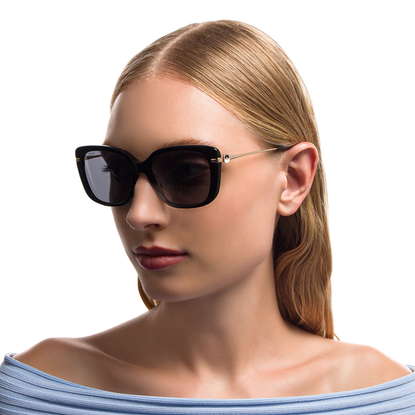 EYE'M Square Sunglasses in Black – Model Photo 5