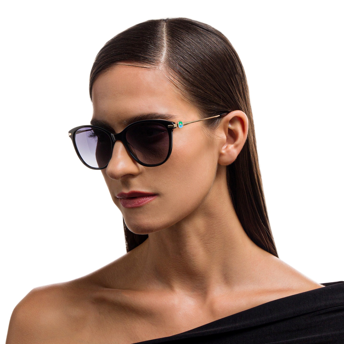 EYE'M Cat-Eye Sunglasses in Black – Model Photo 5