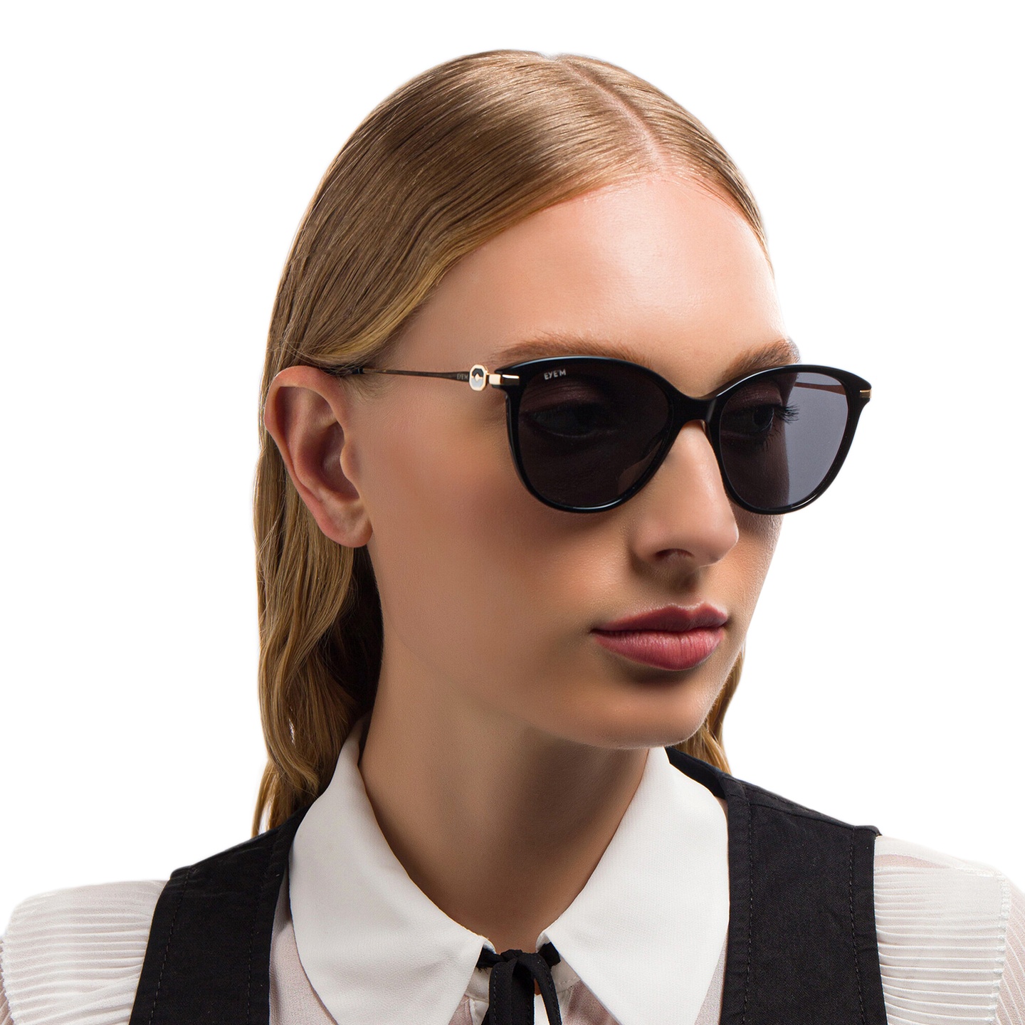 EYE'M Cat-Eye Sunglasses in Black – Model Photo 5