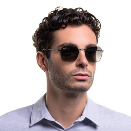 Ray-Ban Jim Unisex Irregular Sunglasses in Black – Model Photo 7