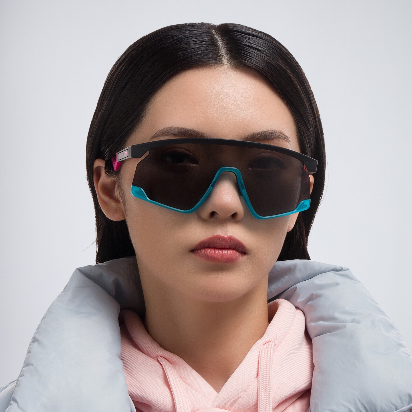 Oakley Unisex Half-Rim Mask Sunglasses in Black – Model Photo 1