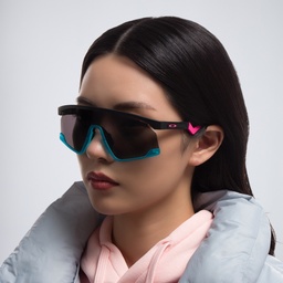 Oakley Unisex Half-Rim Mask Sunglasses in Black – Model Photo 5