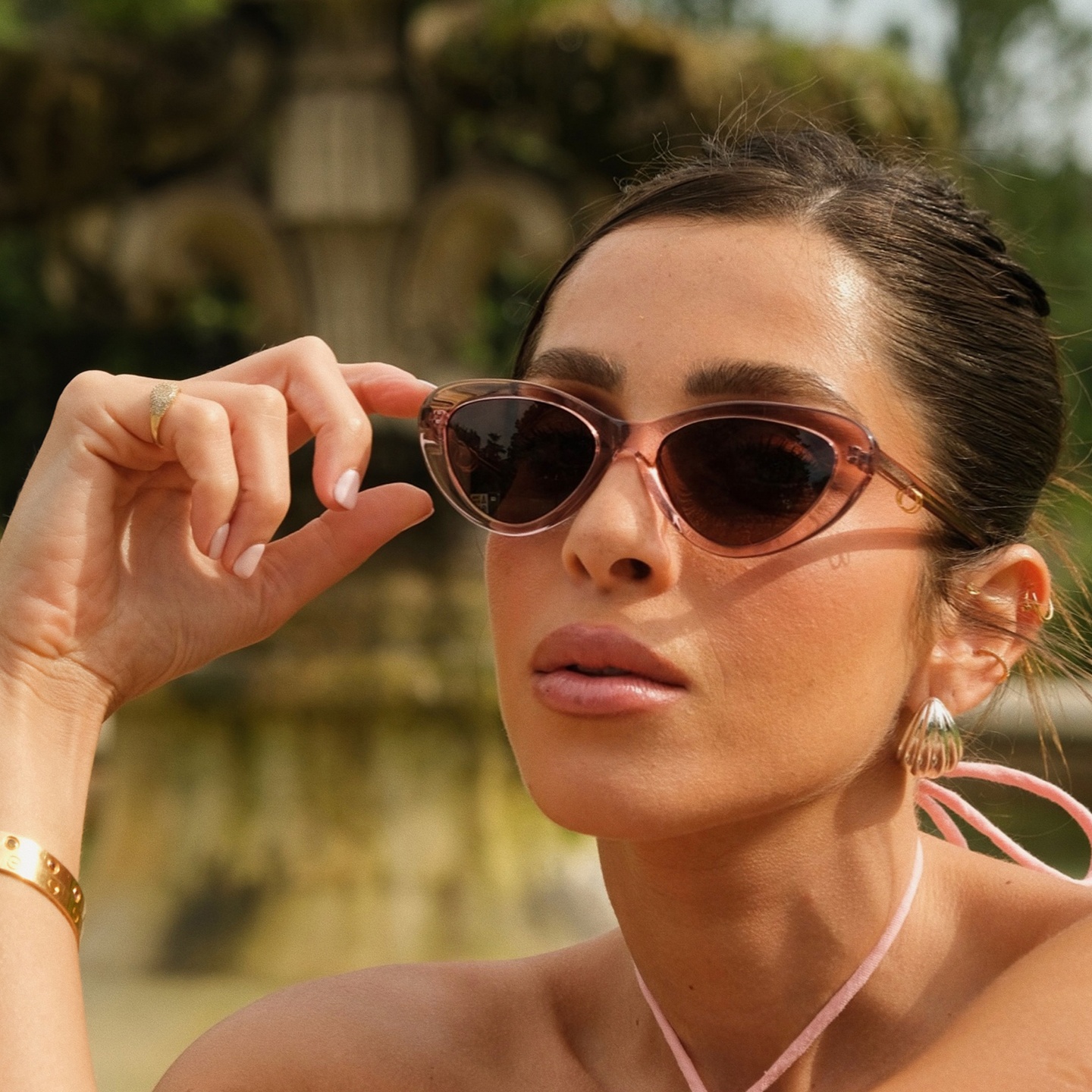 نظارات شمسية ديلايلا طراز كات آي من TRICE بلون نيود شفاف - صورة النموذج 5