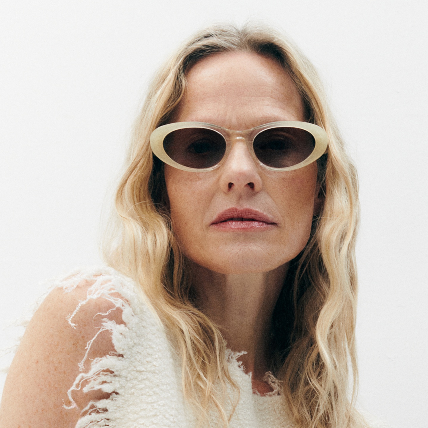 Shop GIGI STUDIOS Thrive 022 Oval Sunglasses in Transparent Brown online.